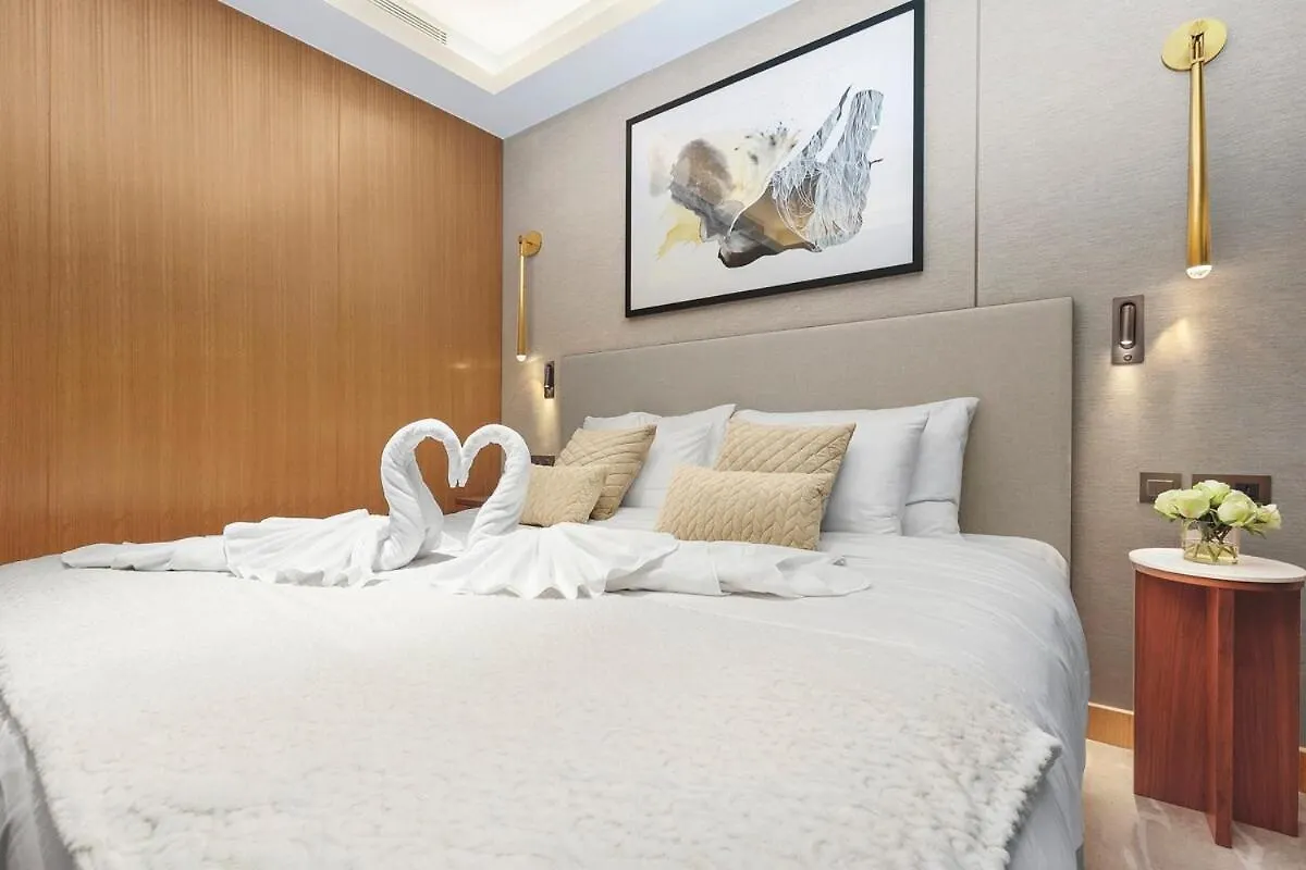 First Class 2Br Chic Downtown Escape Apartment Dubai
