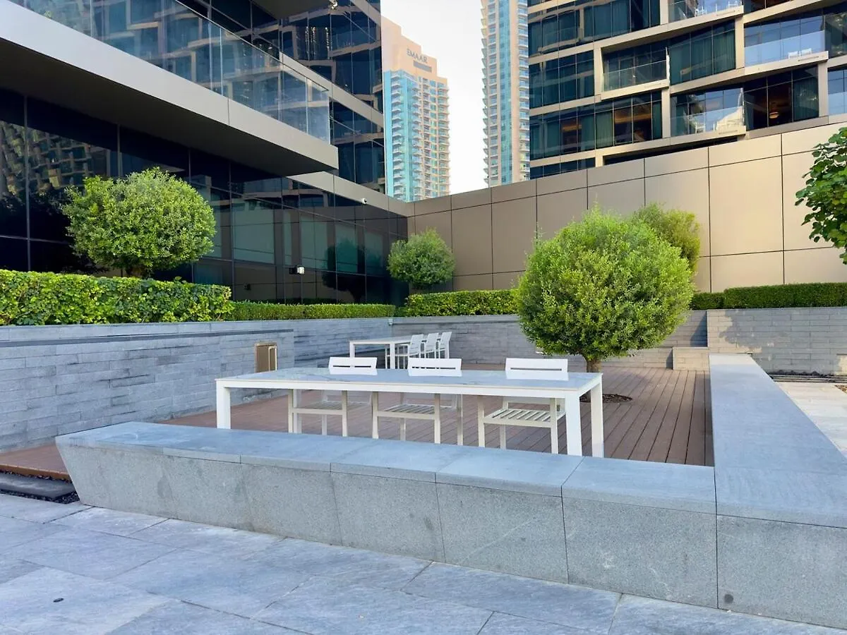 First Class 2Br Chic Downtown Escape Apartment Dubai