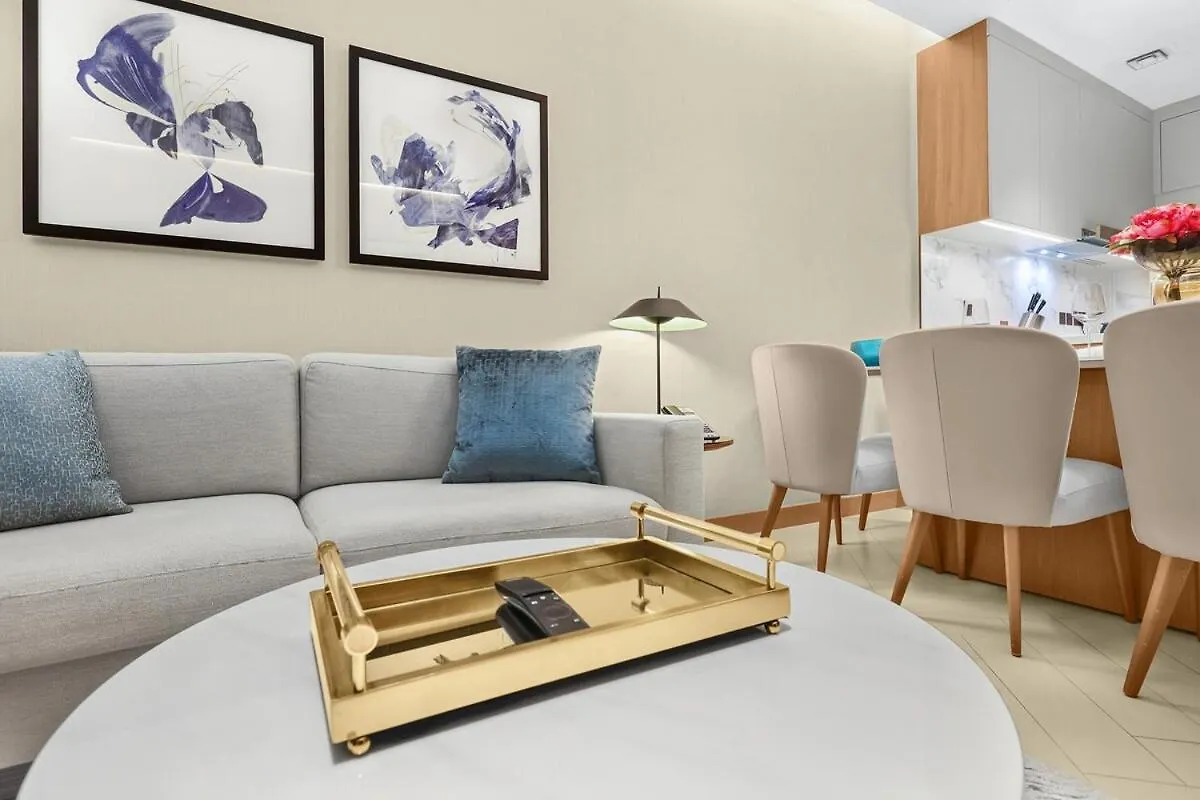 First Class 2Br Chic Downtown Escape Apartment Dubai