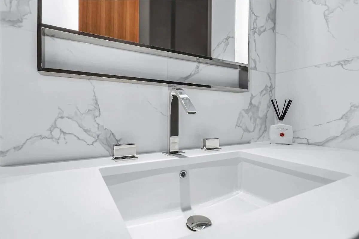First Class 2Br Chic Downtown Escape Apartment Dubai 0*,