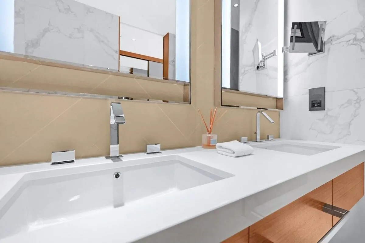 First Class 2Br Chic Downtown Escape Apartment Dubai