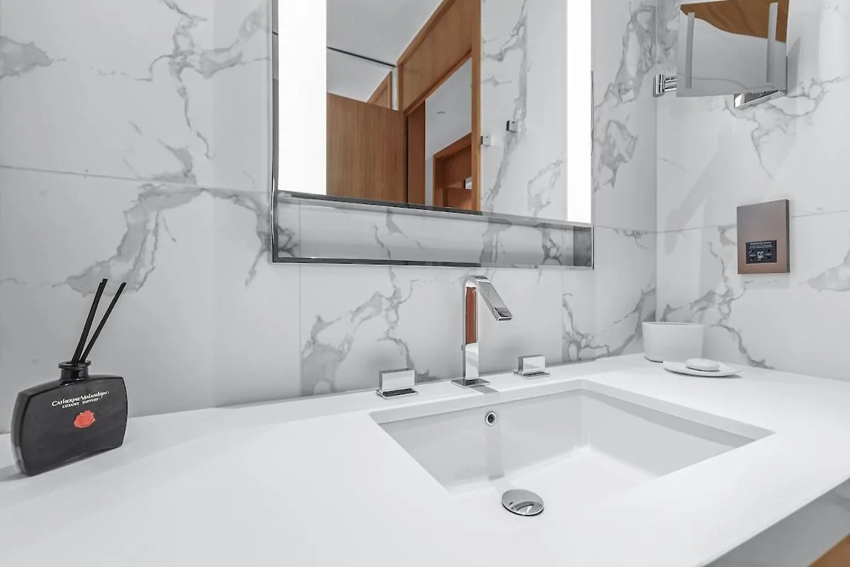 First Class 2Br Chic Downtown Escape Apartment Dubai