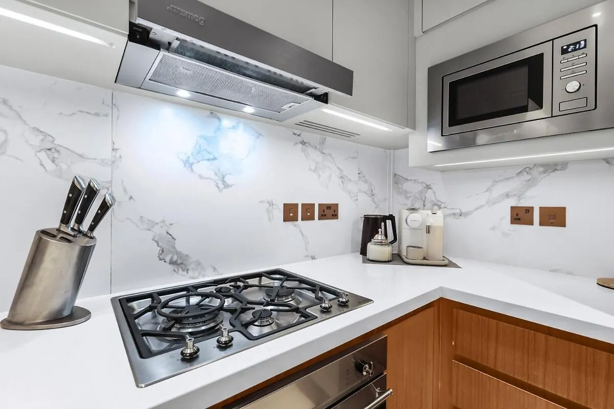 First Class 2Br Chic Downtown Escape Apartment Dubai